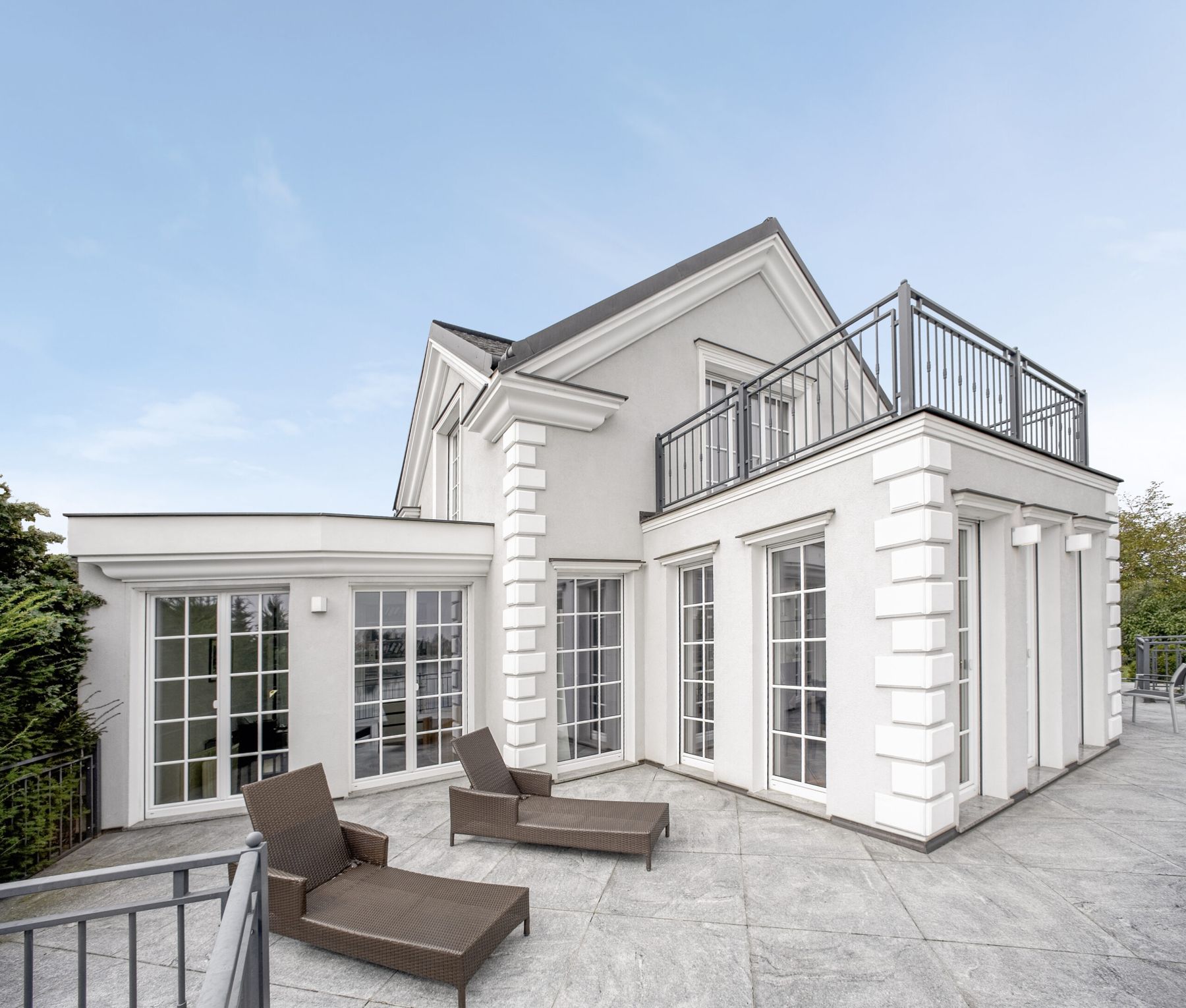 Why uPVC outlasts fiberglass and ordinary vinyl in Canada