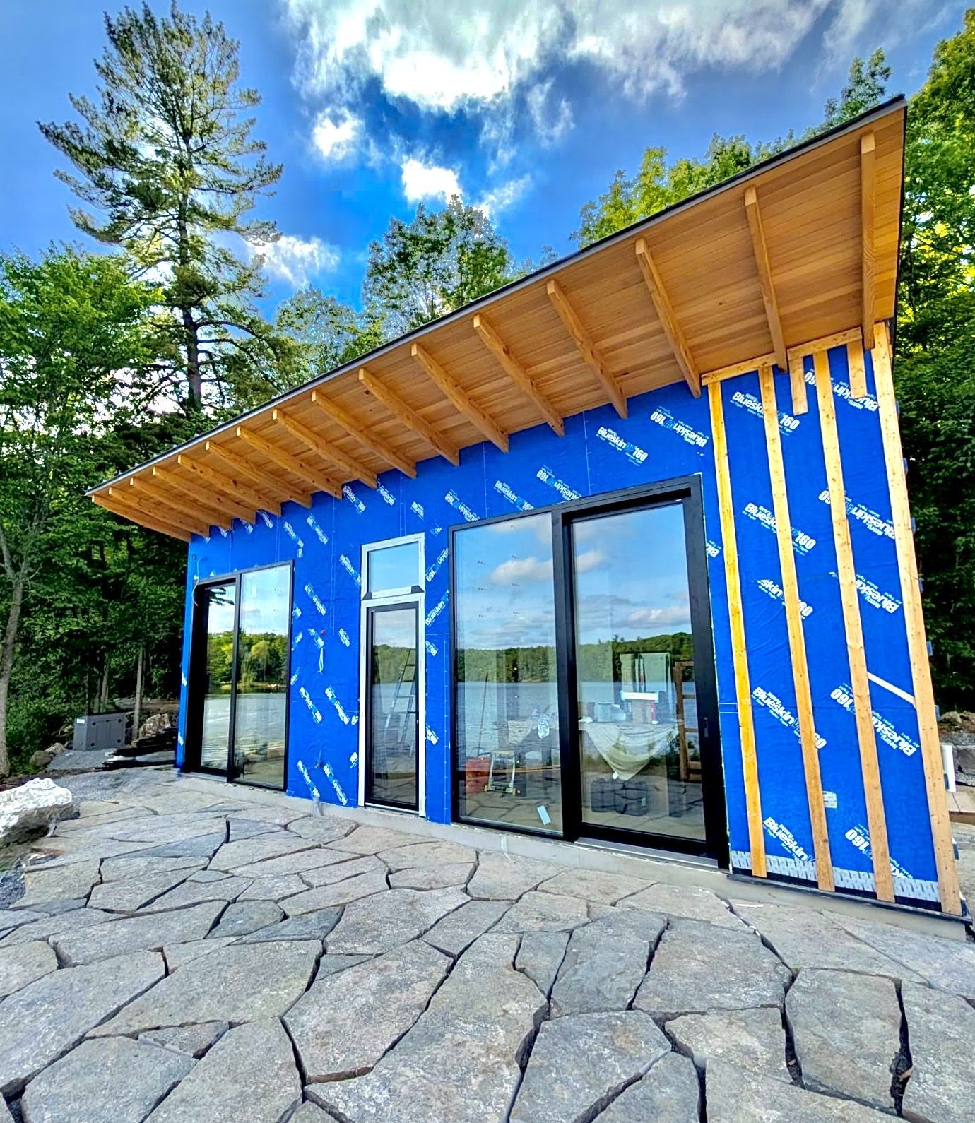 Devil Lake Cabin, Lakeside cabin — InterHaus project